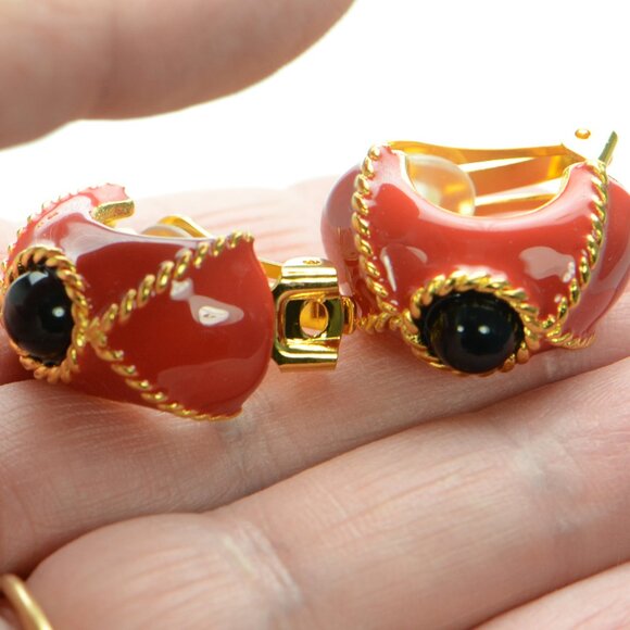 Kenneth Jay Lane KJL Red & Black Enamel Clip-on Earrings - Picture 8 of 8